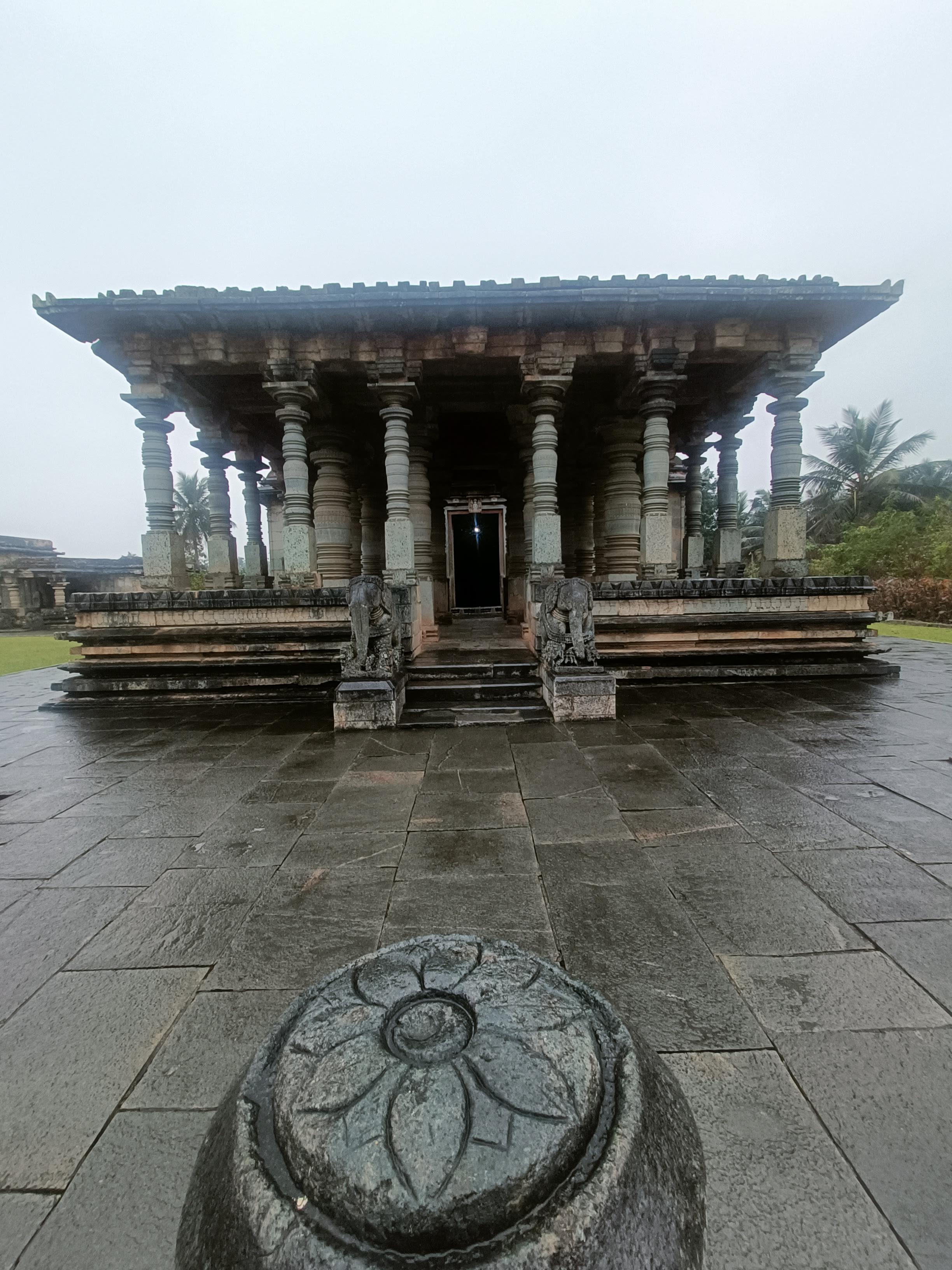 Ancient Sri 1008 Bhagawan Shantinatha Digambara Jaina Basadi, Halebeedu